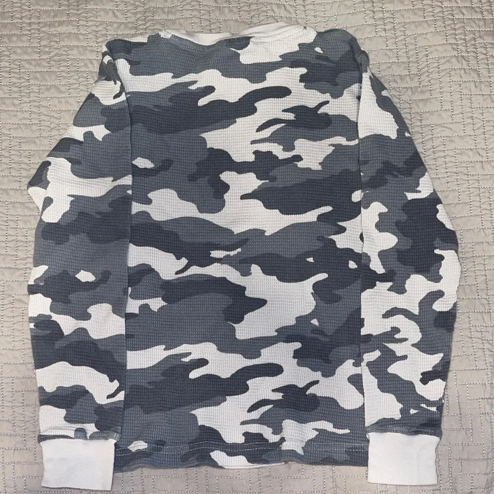 ZELOS White and Gray Camo Long Sleeve Top